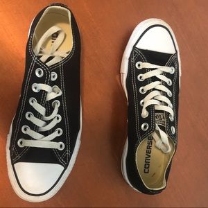 Converse Tennis Shoes